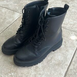 Zip up women’s combat boots